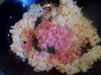 芹菜叶炒米饭的做法步骤7