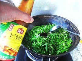 蚝油海米炒韭菜的做法步骤5