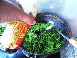 蚝油海米炒韭菜的做法步骤6