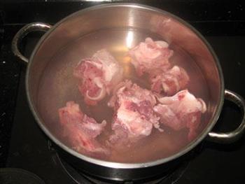 西洋菜煲猪骨汤的做法步骤3