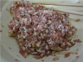 萝卜虾皮蒸饺的做法步骤2