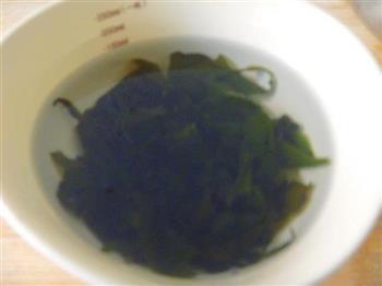 螺旋藻豆芽肉片汤的做法步骤3