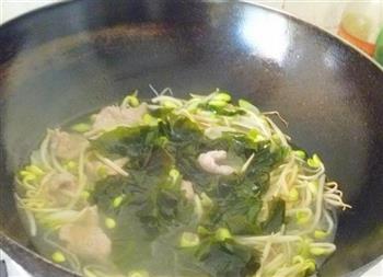 螺旋藻豆芽肉片汤的做法步骤8