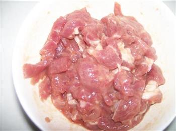 黄瓜木耳炒肉的做法步骤1