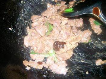 黄瓜木耳炒肉的做法步骤5