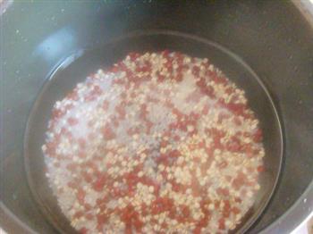 薏米红豆粥的做法图解5