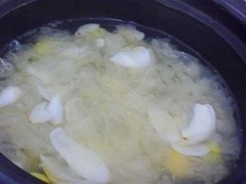 银耳百合白果汤的做法图解6