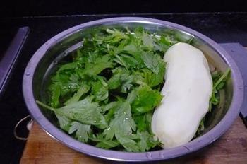 蒸土豆丝芹菜叶的做法图解1