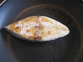 姜葱煎焗马鲛鱼的做法步骤4