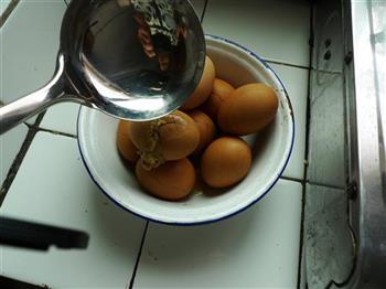 简易卤蛋的做法步骤4