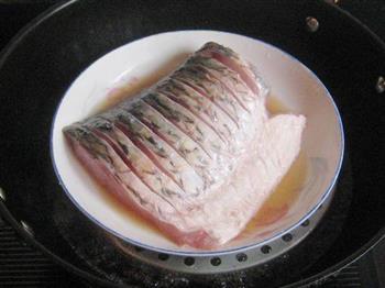 蒜味剁椒蒸青鱼的做法步骤3