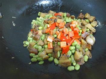 腊肉烧青豆的做法步骤11