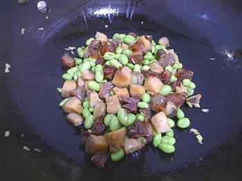 腊肉烧青豆的做法步骤9