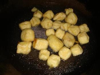 豆腐泡煮方便面的做法图解5