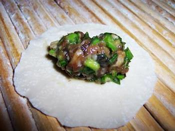 韭菜木耳水饺的做法步骤10