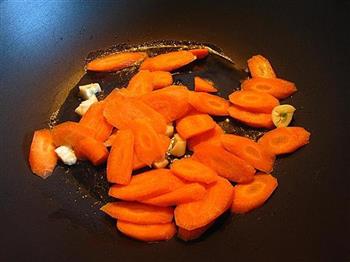 鸡柳炒红萝卜的做法步骤2