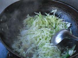 白菜丝热汤面的做法步骤4