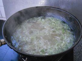 白菜丝热汤面的做法步骤8