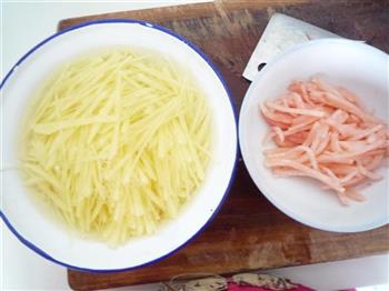 酸萝卜土豆丝的做法步骤2