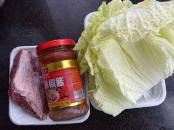 辣白菜汆牛肉的做法步骤1
