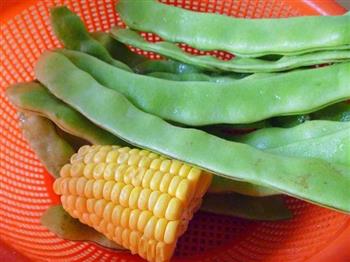 玉米豆角焖饭的做法步骤1