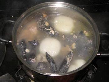 海底椰响螺乌鸡汤的做法步骤4