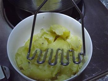 焦熘土豆丸子的做法步骤1