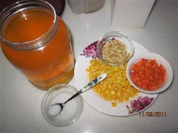 蜂蜜松仁玉米的做法步骤1