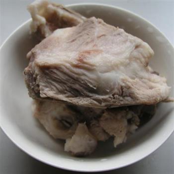 冬瓜薏米排骨汤的做法步骤2