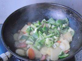 青椒胡萝卜土豆片的做法步骤9