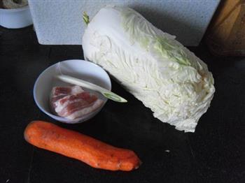 五花肉炒白菜片的做法步骤1