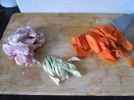 五花肉炒白菜片的做法步骤3