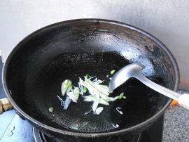 五花肉炒白菜片的做法步骤6