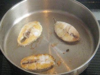 椒盐香煎海鲈鱼的做法图解5