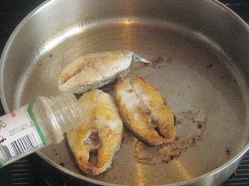 椒盐香煎海鲈鱼的做法步骤6