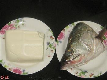 海鲈鱼头豆腐汤的做法步骤2