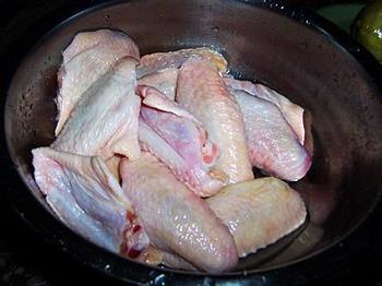 柠香蚝油煎焖鸡翅的做法步骤1