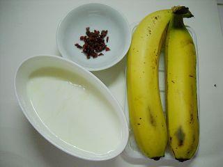 蔓越香蕉酸奶昔的做法步骤1