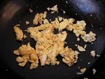 洋葱蛋炒饭的做法步骤5