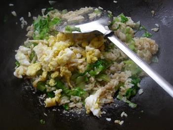生菜鸭蛋炒饭的做法步骤7