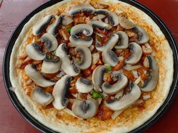 口蘑彩椒鸡腿披萨的做法步骤15