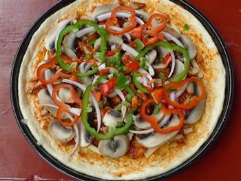 口蘑彩椒鸡腿披萨的做法步骤16