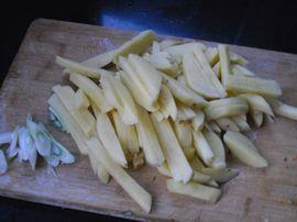 咸椒炖土豆条的做法步骤2