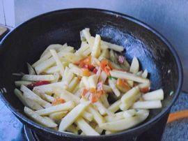 咸椒炖土豆条的做法步骤7