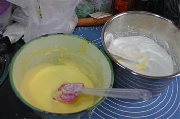 巧虎彩绘蛋糕卷的做法步骤7