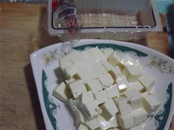 皮蛋豆腐的做法图解1