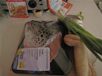 萝卜片鱼头汤的做法步骤1