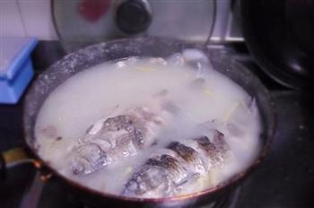 鲜美鱼汤手工面的做法步骤7