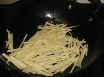 红椒丝炒土豆丝的做法步骤3