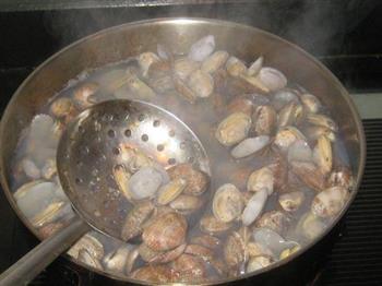 咖喱炒花蛤的做法步骤3